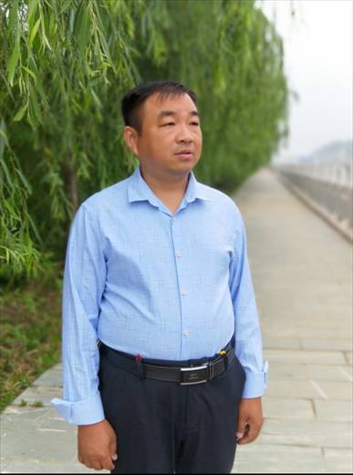 人文艺术系主任  王琛